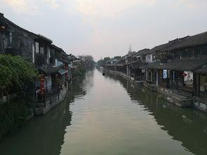 西塘古镇吃瓜,瓜果飘香，古韵盎然