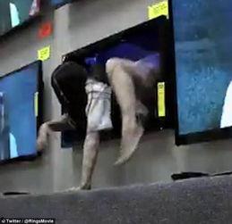 整蛊视频吃瓜,一场全民参与的恶作剧盛宴