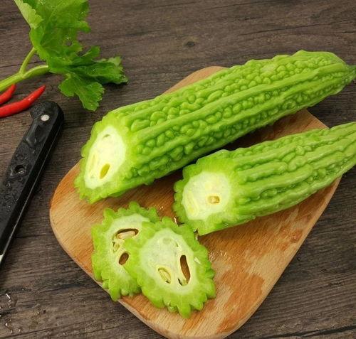 送鞋子吃瓜,揭秘时尚圈背后的甜蜜秘密