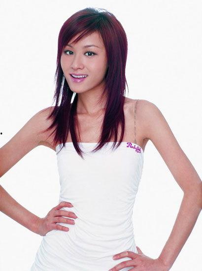 叶一茜性感吃瓜,辣妈形象颠覆网友想象